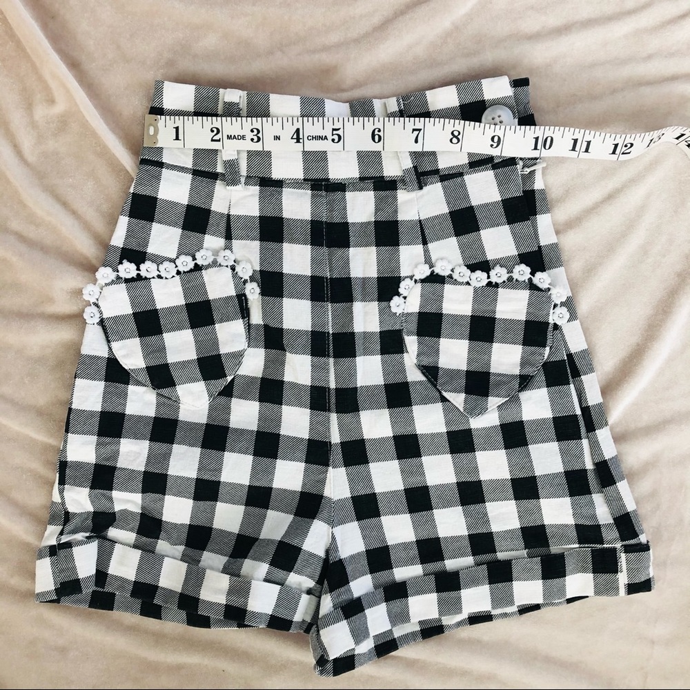 Sold HP🎉  Collectif Gingham Heart Mainline Shorts - Picture 8 of 8